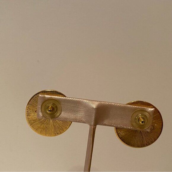 LIZ CLAIBORNE EARRINGS VINTAGE SIGNED GOLD TONE CREST LOGO TORTOISE BROWN POST - Picture 6 of 7